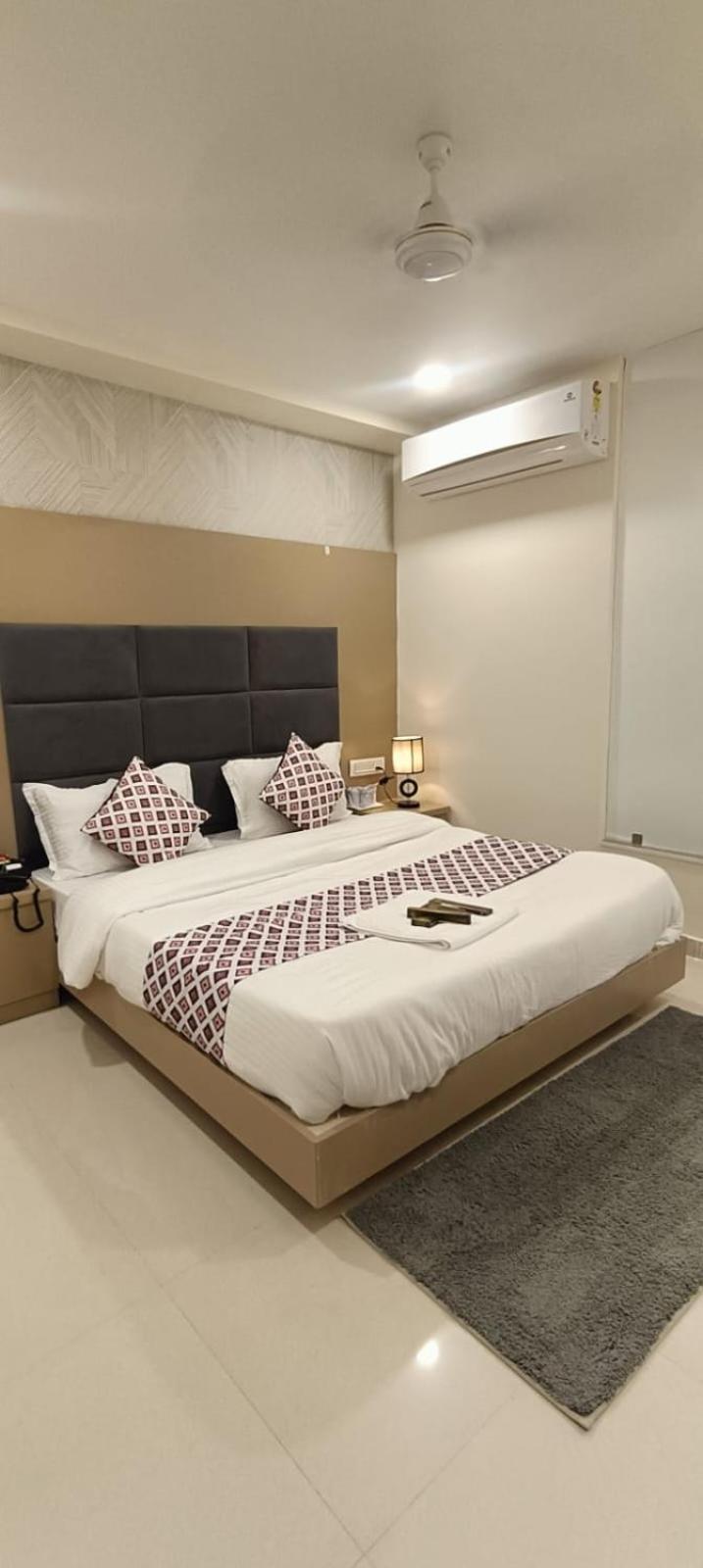 Hotel Royal Square Gandhinagar Exterior foto